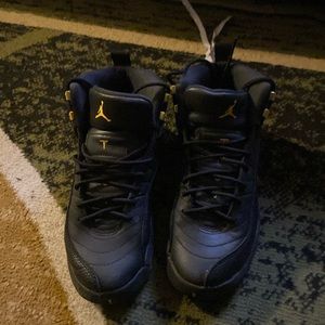 Jordan12 black,yellow size 7